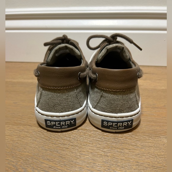Men’s 8.5 Sperry slip on shoes - Worn once, amazing condition!